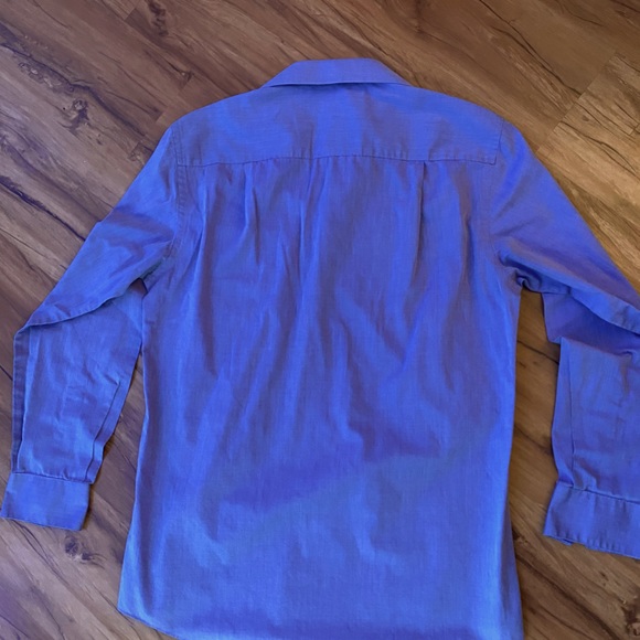 VanHeusen gently worn button-uo shirt - Picture 4 of 6